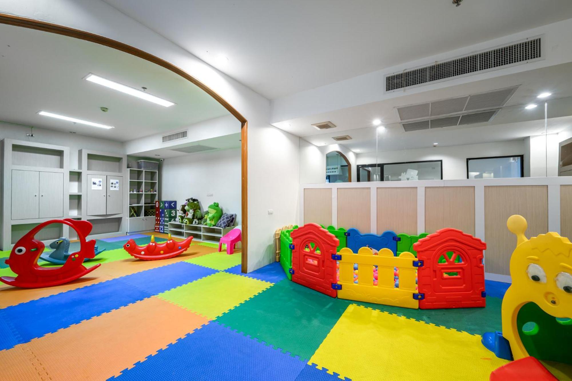 普吉岛安达曼特拉度假村及别墅【SHA Extra Plus】 布吉 外观 照片 A playroom at a hospital