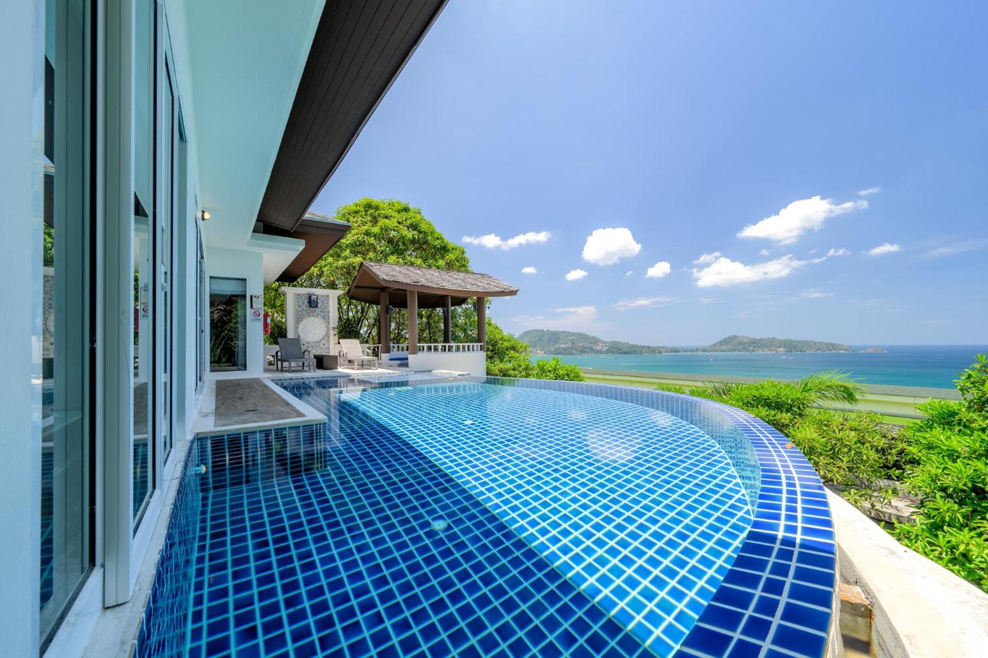 普吉岛安达曼特拉度假村及别墅【SHA Extra Plus】 布吉 外观 照片 Infinity pool in Phuket, Thailand